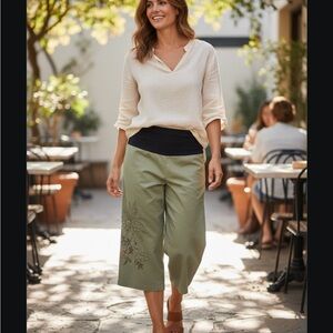 I T W Claude Brown women cropped capris size M